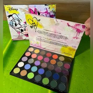 Gift ready!Disney Eyeshadow Palette-Mickey & Friends Truth Be Bold Palette NWT!